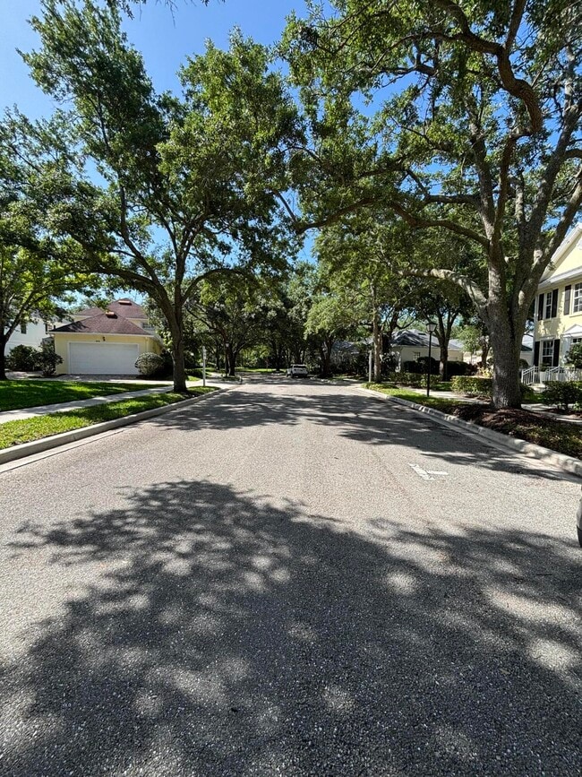 Building Photo - 140 Day Lily Dr