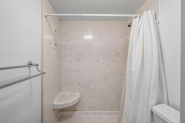 Building Photo - 624 6th Way