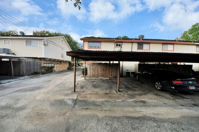 Building Photo - 10654 Hazelhurst Dr