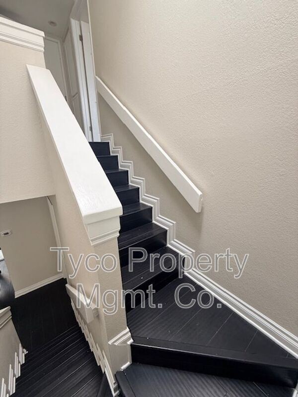 Building Photo - 2202 River Run Dr