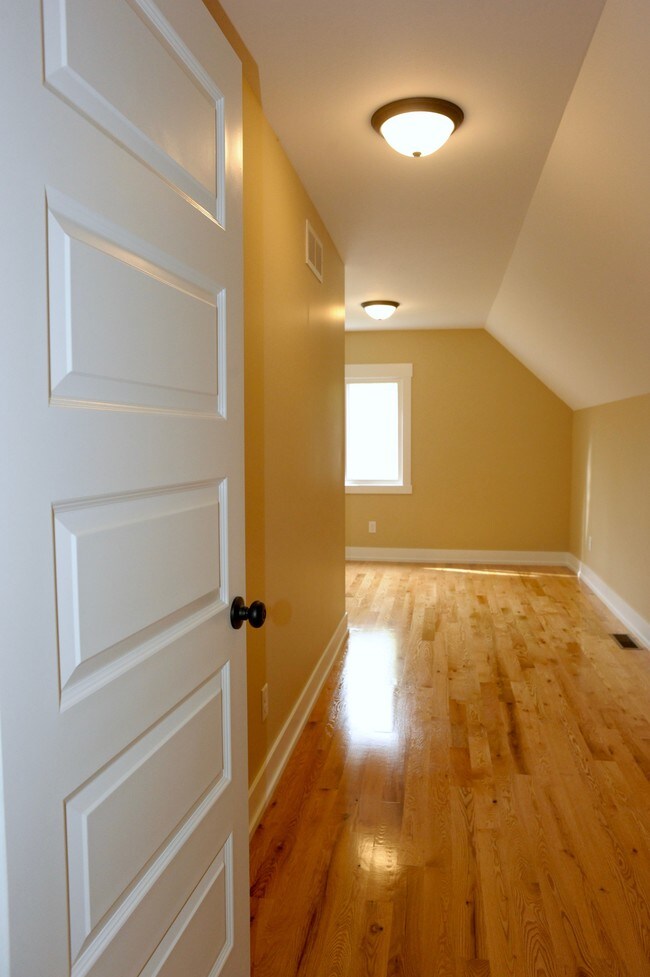 Building Photo - 1424 Sigsbee St SE