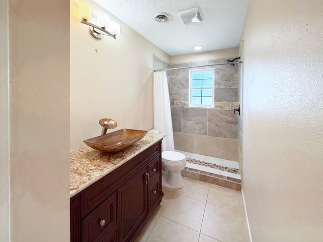 Building Photo - 200 W Rojo Dr