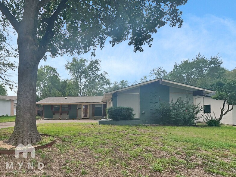 Primary Photo - 925 Warren Way