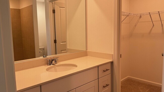 Building Photo - Brand New Modern Townhome in Marion Ranch – Move-in Ready! Internet, Trash & Lawn Care Included!