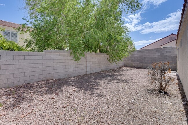 Building Photo - Single-Story Silverado Ranch Home with Spacious Open Layout
