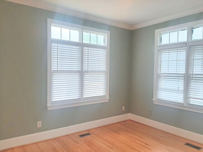 Building Photo - Beautiful 4 Bedroom Home in Chapel Hill