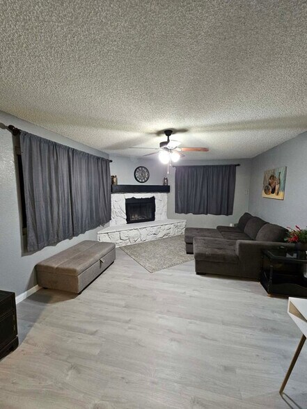 Building Photo - 52275 Avenida Vallejo