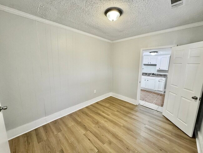 Building Photo - 2603 Carnes Ave