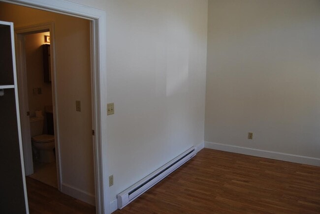 Building Photo - 506 7th St