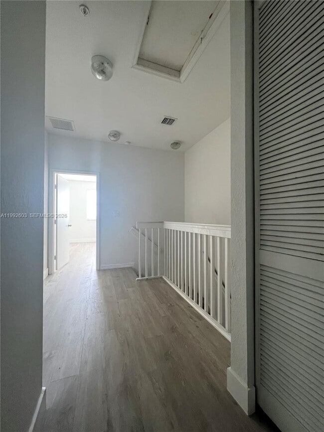 Building Photo - 1088 SW 144th Ave