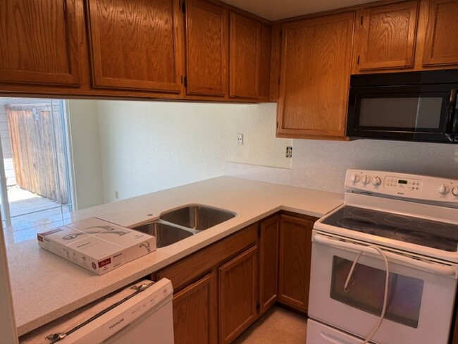 Building Photo - Modern 3 Bedroom Condo w/ Garage Vacaville...