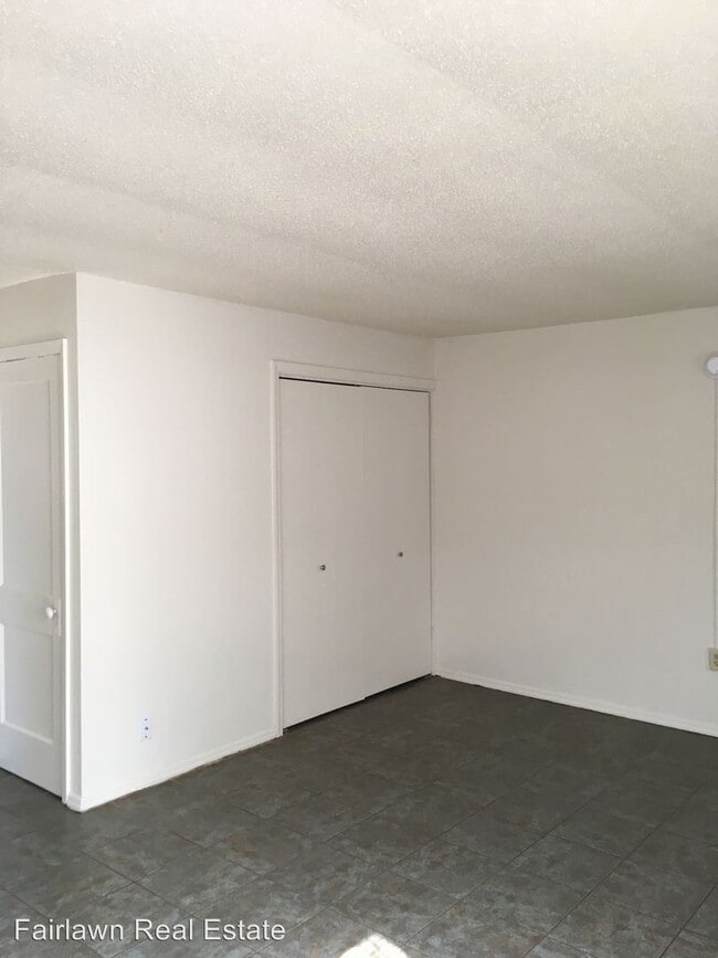 Building Photo - Studio, 1 bath Apartment - 1512 W. Healey St.