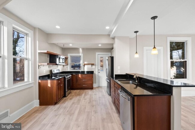 Building Photo - 10512 Warfield St