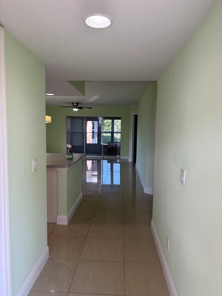 Building Photo - 24 Cosmopolitan Dr