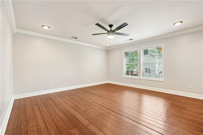 Building Photo - 1578 Lincoln Ave SE