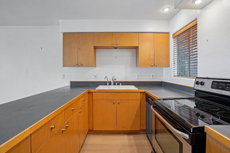 Building Photo - 18203 Coastline Dr