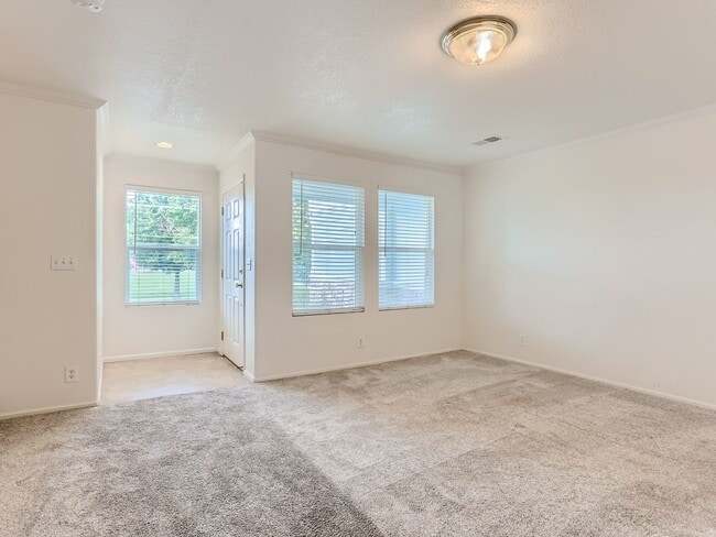 Building Photo - Amazing 2BR, 3BTH w/Garage in First Creek