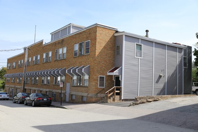 Building Photo - 25 Laval St