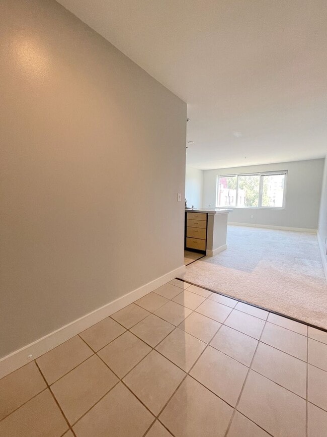 Building Photo - Cozy Urban 1BD/1BTH Condo for Lease in Belltown!