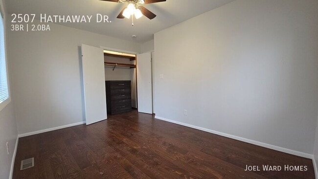 Building Photo - 2507 Hathaway Dr