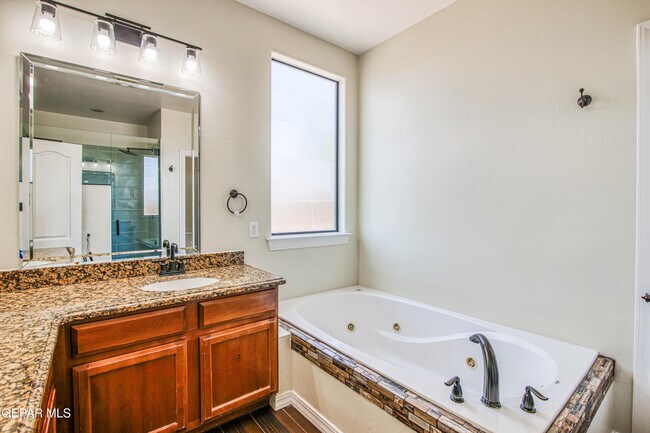 Building Photo - 13401 Emerald Pond Dr