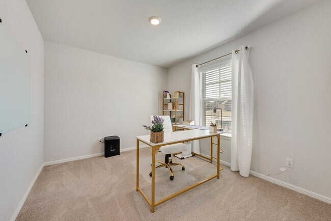 Building Photo - Amazing 4 Bed, 2 Bath Rental Ready for New...