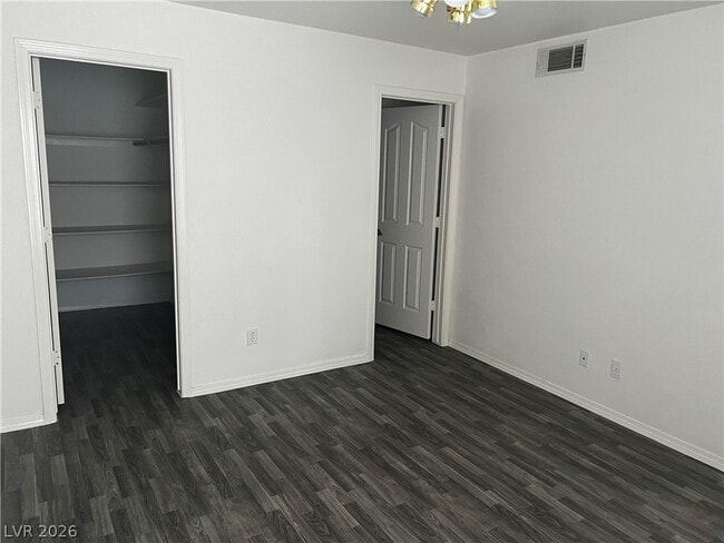Building Photo - 701 Capri Dr