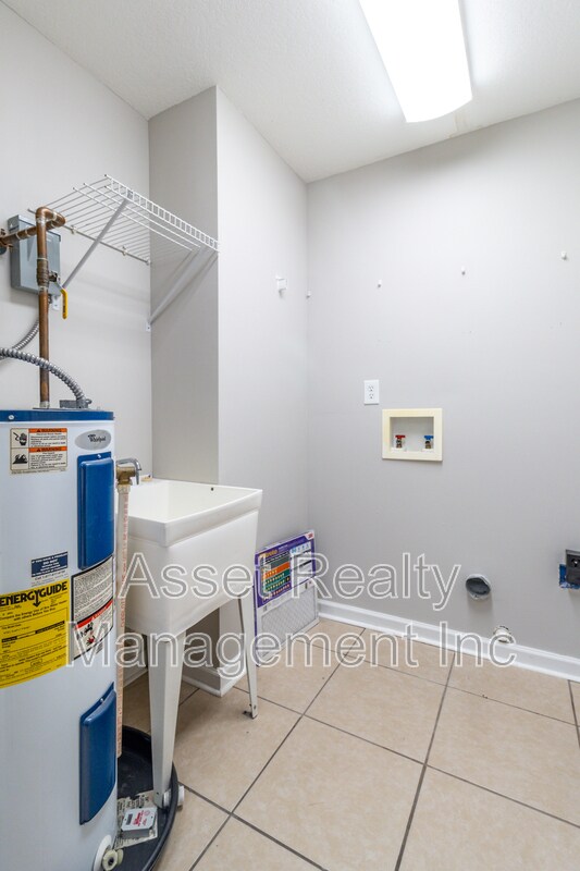 Building Photo - 4622 Ventura Dr