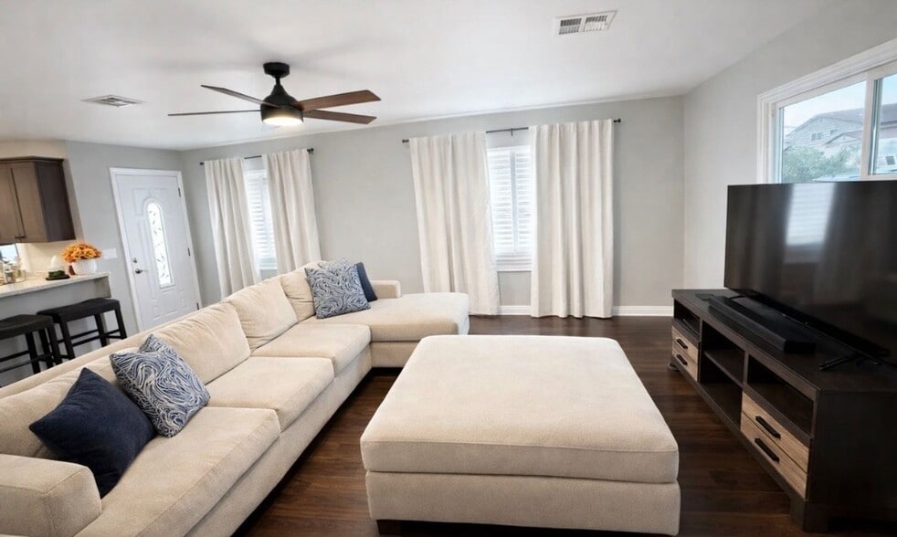 Building Photo - 1040 Canosa Ave