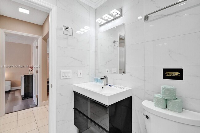 Building Photo - 947 Washington St