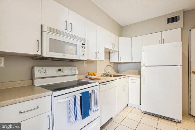 Building Photo - 5500 Holmes Run Pkwy
