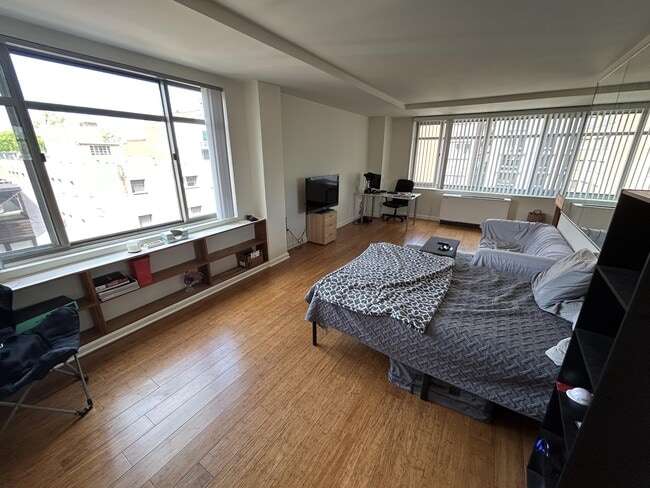 Building Photo - 950 25th St NW