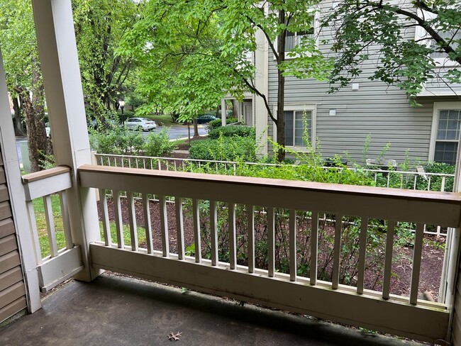 Building Photo - Commuter's Dream with Easy Living