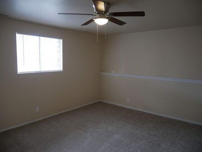 Building Photo - 3 Bedroom Tri Level Home Available Now!