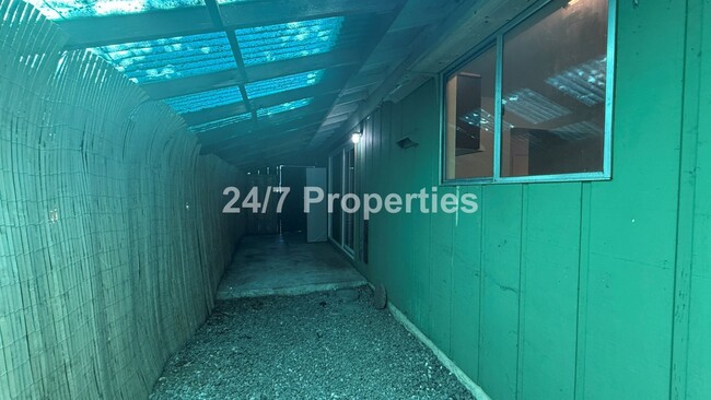 Building Photo - 2024-910MF