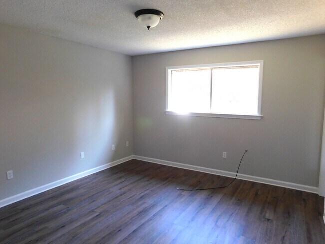 Building Photo - 6510 Heather Rd