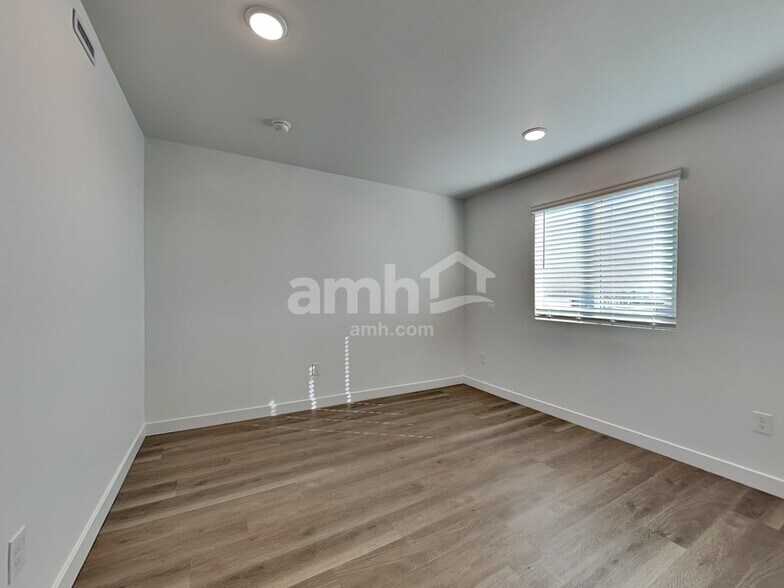 Building Photo - 4507 S 97th Dr