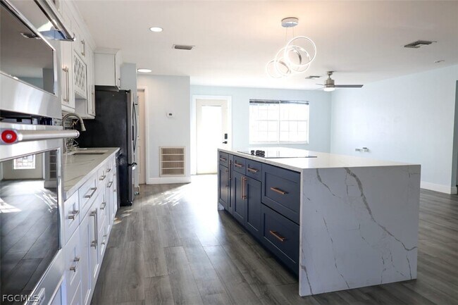 Building Photo - 1206 SE 23rd Pl