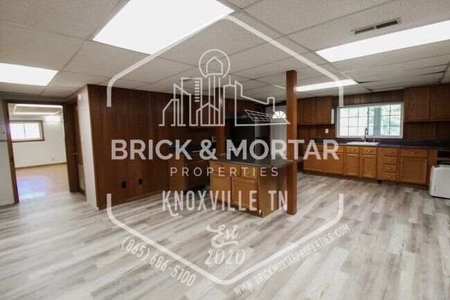 Building Photo - 111 Cooper Cir