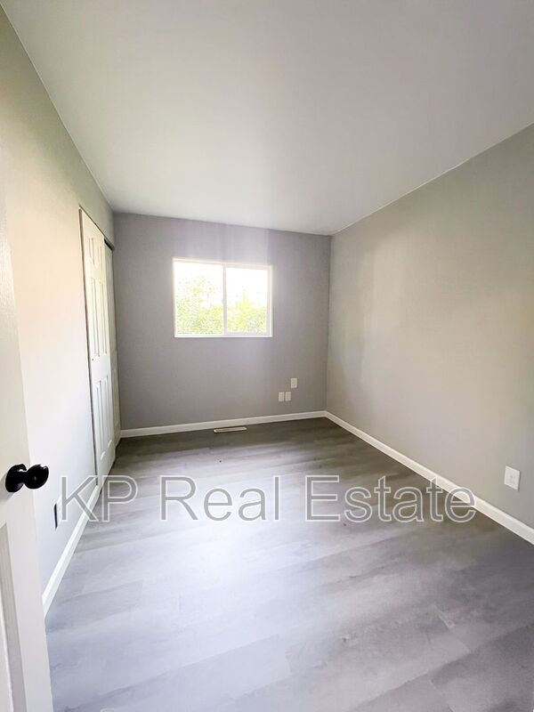 Building Photo - 1253 Grovewood Dr