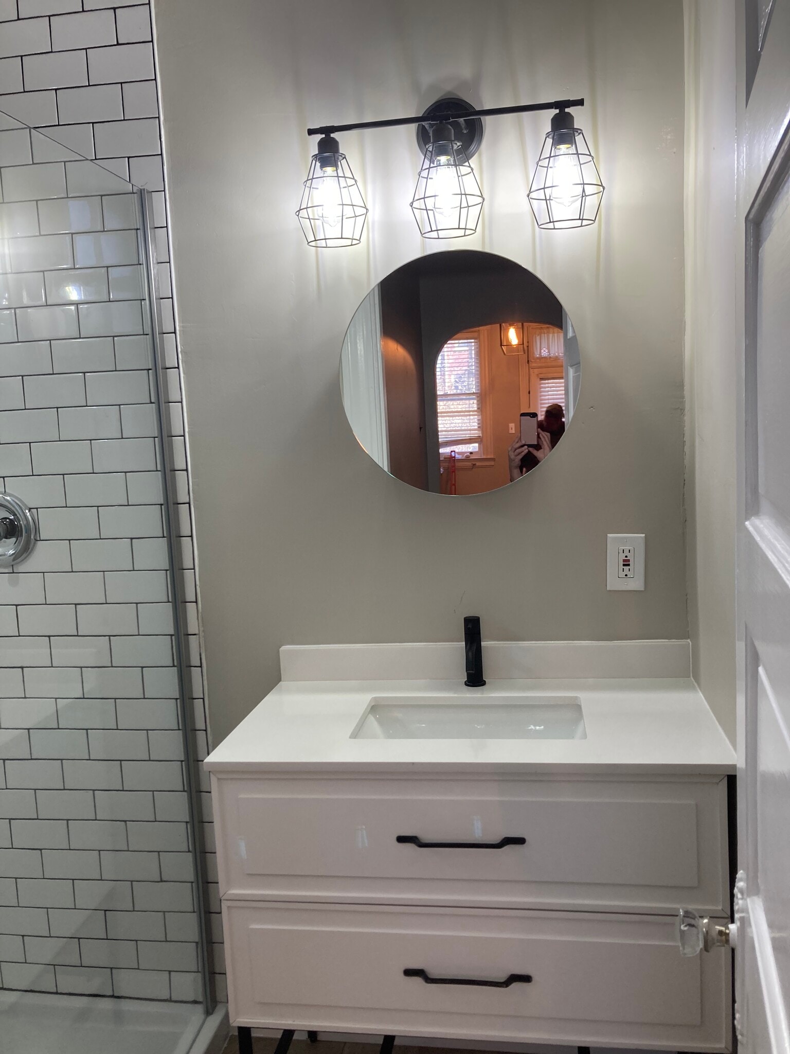 Bathroom - 2221 Oakland Ave, Apt A