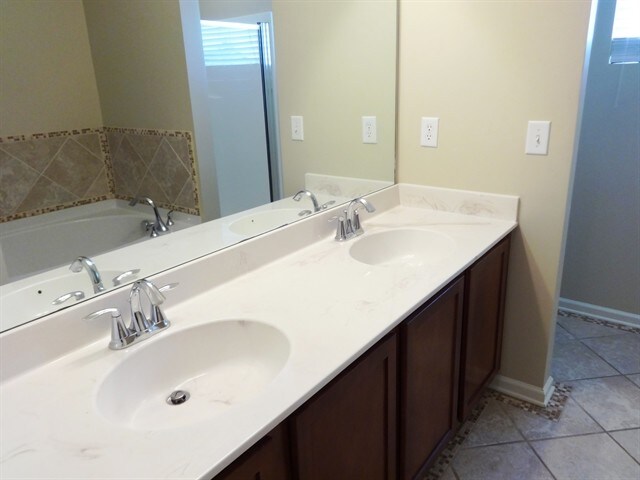 Building Photo - 114 Summer View Road