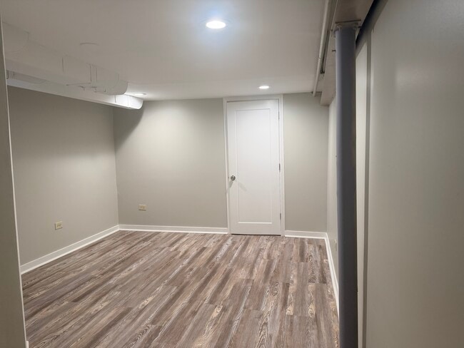 Building Photo - 6758 S Karlov Ave