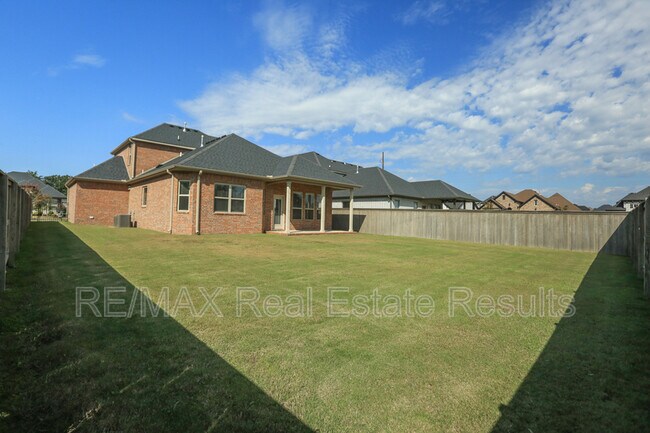 Building Photo - 4903 SW Woodvale Rd