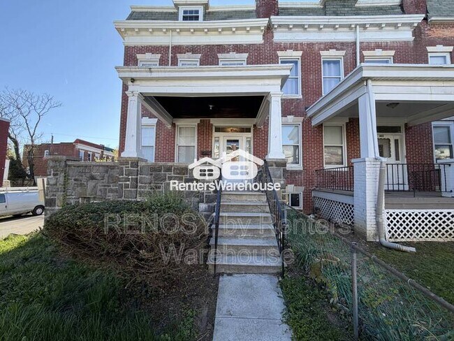 Building Photo - 400 Lyndhurst St