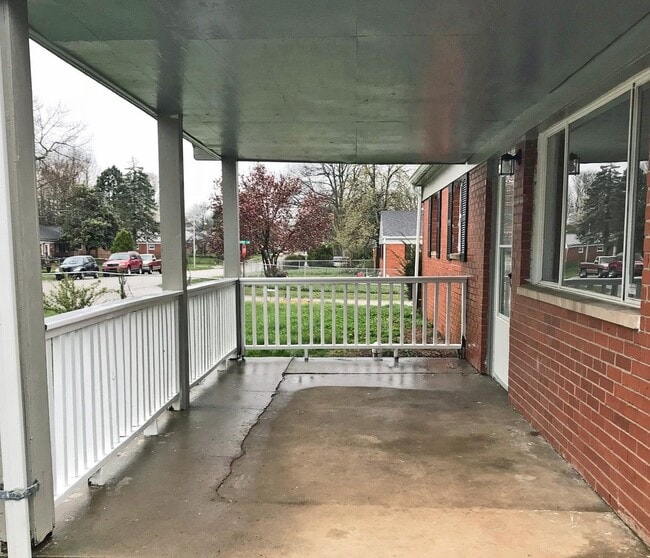 Building Photo - Nice 3 BR Home! Off-Street Parking, W/D Hookups, Fenced Yard, Utility Room, Pets Ok!