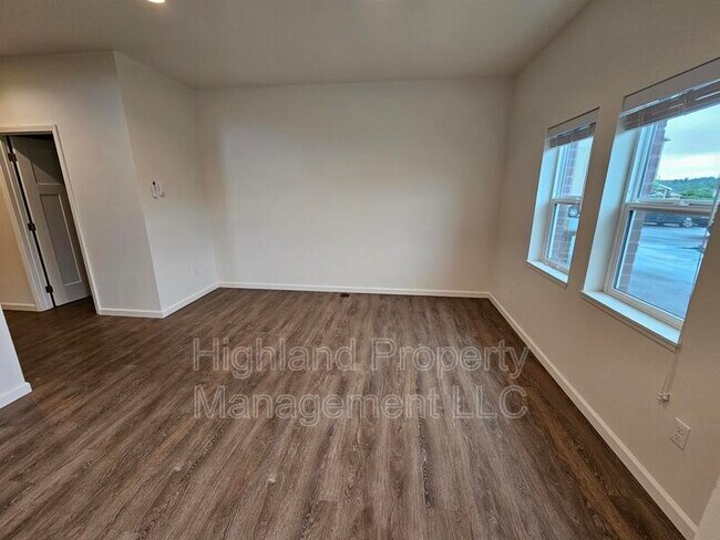 Building Photo - 502 NE Stadium Way