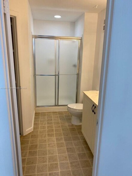 Building Photo - 4871 Via Palm Lakes Via