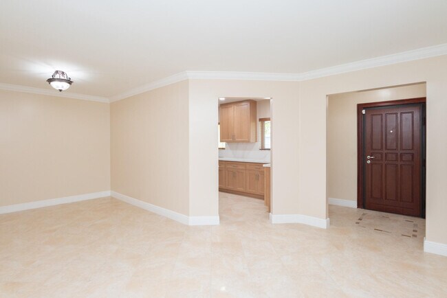 Building Photo - 374 Linda Ln