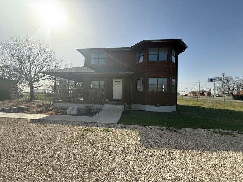Building Photo - 411 W Avenue K